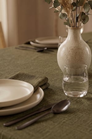 Keten Dokulu 150x270 Modern Düz Renk Polyester Dertsiz Masa Örtüsü