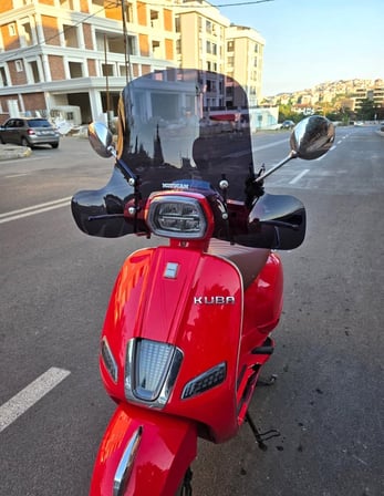 MOTOCAM Küba Grace 50 Ön Cam 2023-2026 Model 37cm Siyah Renkli Elcikli APARATSIZ