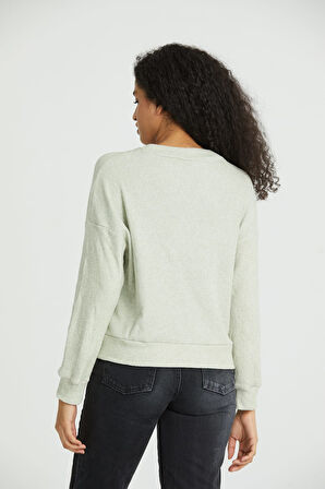 Kadın V-Yaka Düğme Detay Hırka