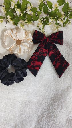 Siyah dantel detaylı saten fiyonk toka saten simit  sıyah krem