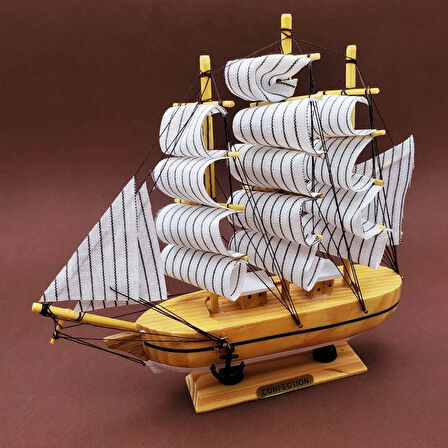 Büyük Boy Yelkenli Ahşap Gemi