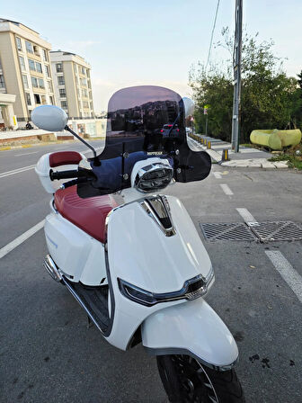 MOTOCAM Küba MT 50 Pro Plus Ön Cam 2024-2025 Model 43cm Siyah Renkli 4mm ELCİKLİ APARATSIZDIR