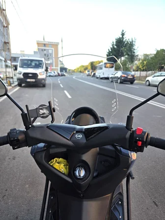 MOTOCAM Küba Newcity 125 Ön Cam 2023-2026 Model 65cm Şeffaf Renkli 4mm ORTA BOYLU