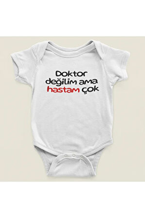 Doktor Değilim Ama Hastam Çok ! Yazılı Pamuklu Yumuşak Unisex Çıtçıtlı Body Zıbın