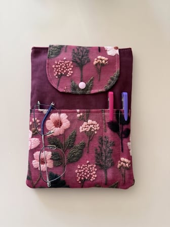 Pudra Bahçesi koyu desenli Kitap Kılıfı Şık ve Koruyucu Cepli Kitap Kılıfı Çok Amaçlı Çanta 19x25 cm