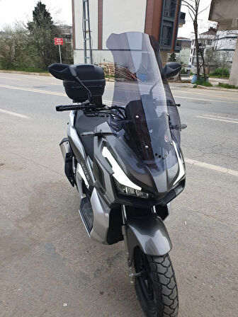 MOTOCAM Kral Arneb 150 Siperlik Ön Cam 2023-2025 Model 65cm Füme Renkli 4mm ORTA BOYLU CAM