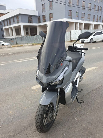 MOTOCAM Kral Arneb 150 Siperlik Ön Cam 2023-2025 Model 65cm Siyah Renkli 4mm ORTA BOYLU CAM