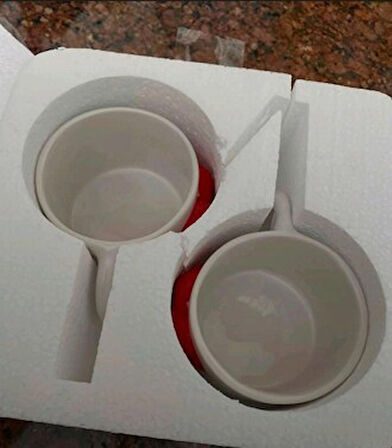 El yapımı seramik kırmızı dudak kupa bardak