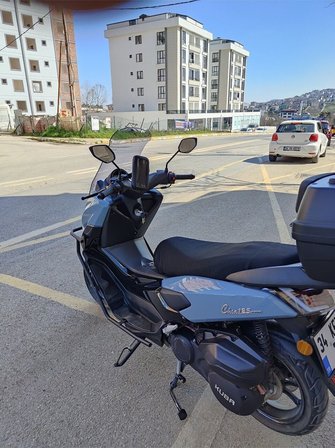 MOTOCAM Küba Chia 125 Ön Cam 2023-2026 Model 65cm Füme Renkli 4mm ORTA BOYLU