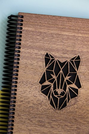 Doğal Ahşap Kapaklı Çizgisiz Defter – Şık ve Dayanıklı Tasarım