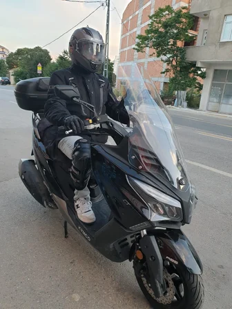 MOTOCAM Kymco Xtown CT 250 Ön Cam 2020-2026 Model 83cm Şeffaf Renkli 4mm UZUN
