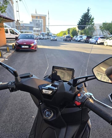 MOTOCAM Kymco Downtown GT 350 Ön Cam 2024-2026 Model 62cm Şeffaf Renkli 4mm