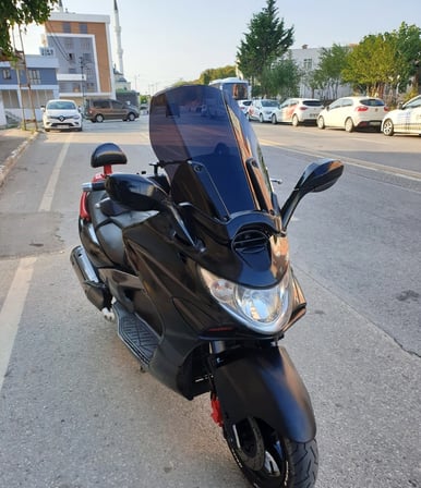 MOTOCAM Kymco Xciting 250 İ Ön Cam 2008-2012 Model 62cm Siyah Renkli 4mm