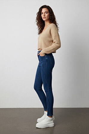 KADIN ÇAPRAZ TAŞLI LACİVERT KOT DAR PAÇA