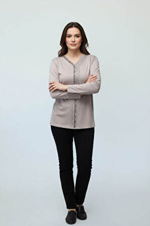 KADIN ÖNÜ KAPALI DÜĞME DETAYLI TAŞLI NERGİS MEVSİMLİK BLUZ