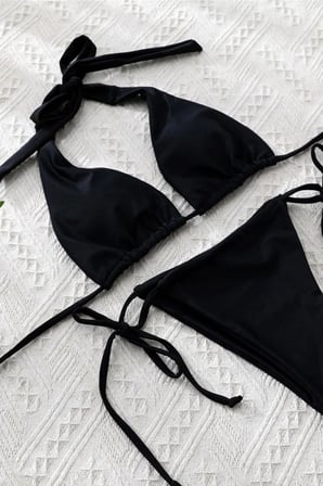 Kadın Siyah Üçgen Bikini Takımı Yandan Bağlamalı Şık Tasarım Esnek Kumaş Mayo Seti