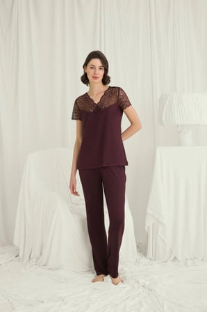 Kısa Kollu Ve Dantelli V Yaka Pijama Takımı