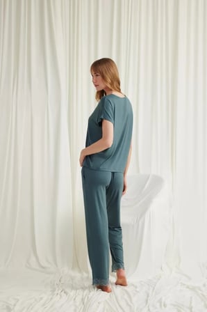 Kısa Kollu V Yakalı Dantelli Pijama Takımı