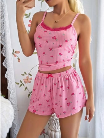 Kadın Çiçek Desenli Dantelli Şortlu Pijama Takımı Şık Ve Rahat Ev Giyim Seti