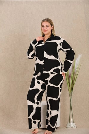 Büyük Beden Siyah Beyaz Desenli Düğmeli Uzun Kol Viskon Pijama Takımı
