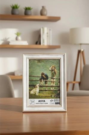 Dekoratif Antik Desenli 15x21 Ayaklı Camlı Beyaz-Gümüş Plastik Fotoğraf Çerçevesi