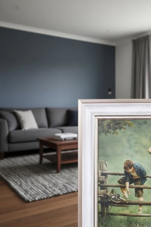 Dekoratif Antik Desenli 15x21 Ayaklı Camlı Beyaz-Gümüş Plastik Fotoğraf Çerçevesi