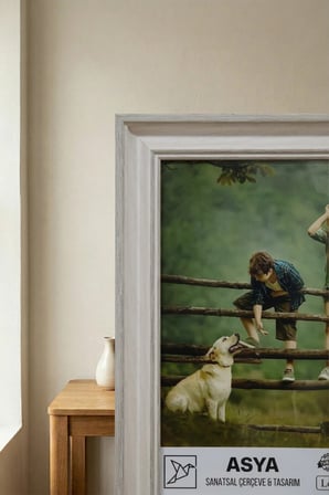 Dekoratif Antik Desenli Eskitme Beyaz 18x24 Ayaklı Camlı Plastik Fotoğraf Çerçevesi