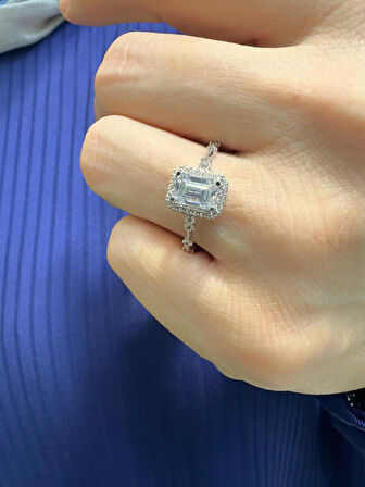 Üst Kalite Pırlanta İşçilik Baget Beyaz Altın Tek Taş Yüzük