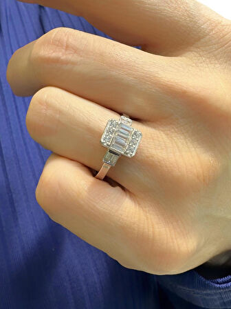 Üst Kalite Pırlanta İşçilik Baget Beyaz Altın Tektaş Yüzük