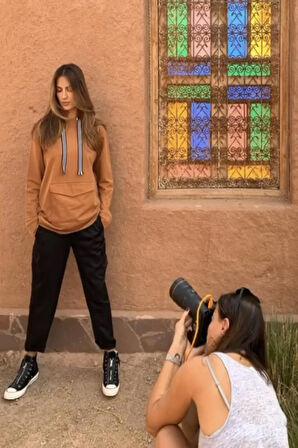 Önü Cepli Kapşonlu Sweatshirt