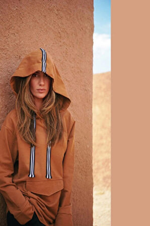 Önü Cepli Kapşonlu Sweatshirt