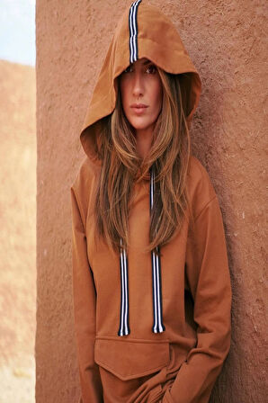 Önü Cepli Kapşonlu Sweatshirt