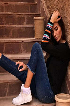 Kolları  Şeritli Siyah Sweatshirt