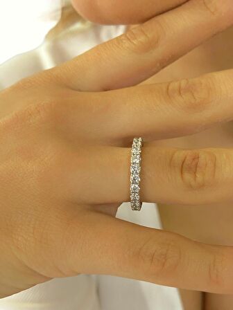 925 Ayar Gümüş Pırlanta Modeli Tek Sıra Tam Tur Zirkon Taşlı Yüzük