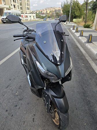 MOTOCAM Arora Max PRO Siperlik Ön Cam 2023-2025 Model 44cm Füme Renkli 4mm SPOR CAM