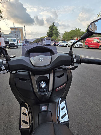 MOTOCAM Arora Max PRO Siperlik Ön Cam 2023-2025 Model 44cm Füme Renkli 4mm SPOR CAM