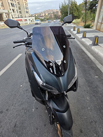 MOTOCAM Arora Max PRO Siperlik Ön Cam 2023-2025 Model 44cm Siyah Renkli 4mm SPOR CAM