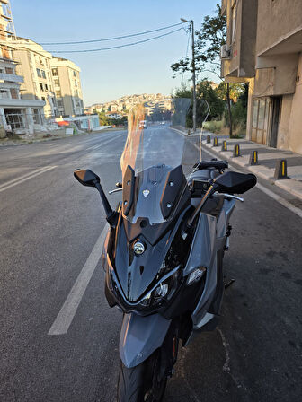 MOTOCAM Sym Maxsym TL 500-508 Siperlik Ön Cam 2022-2025 Model 65cm Şeffaf Renkli 4mm