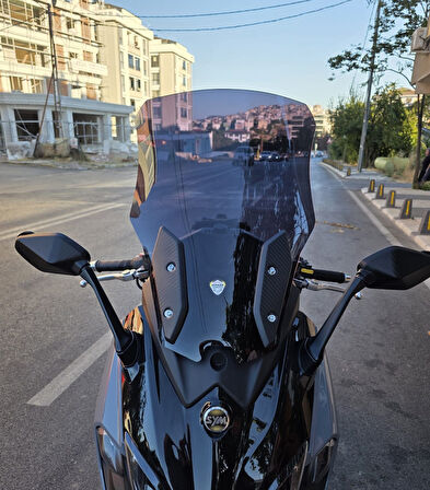 MOTOCAM Sym Maxsym TL 500-508 Siperlik Ön Cam 2022-2025 Model 65cm Siyah Renkli 4mm