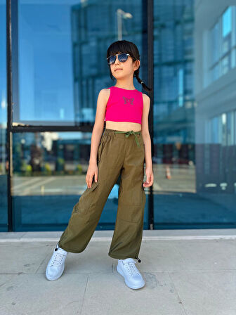 Miniğimin Cicileri Kelebek Baskılı Paraşüt Pantolonlu Kız Çocuk Croplu Takım - Haki