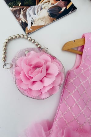 Miniğimin Cicileri Sim İşlemeli Fiyonk Detaylı Tül Etekli Kız Çocuk Prenses Elbise - Pembe