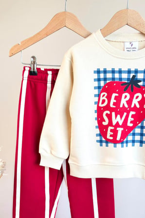 Berry Sweet Çilek Baskılı Şerit Detaylı Unicorn Çocuk 2’li Eşofman Takımı - Kırmızı
