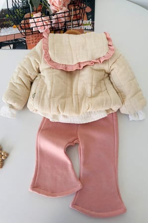 Çiçek Nakışlı Fırfır Yaka Kışlık Montlu Kız Bebek 3’lü Takım - Krem