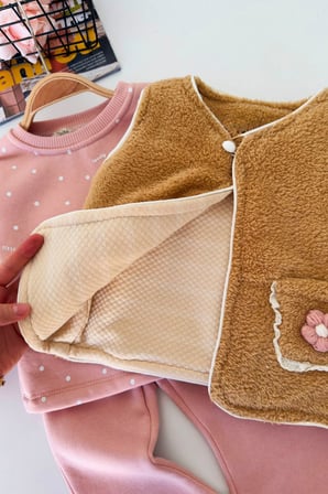 Çiçek Cep Detaylı Peluş Yelekli Kız Bebek 3’lü Takım - Pembe