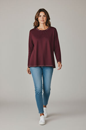 KADIN YAKA VE KOL AĞZI TAŞLI ETEK DESENLİ BLUZ