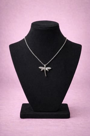 Yusufçuk Figürlü Taşlı Silver Renk Kadın Kolye