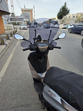 MOTOCAM Piaggio Medley S 150 Ön Cam 2021-2025 Model 56cm füme Renkli Elcikli APARATSIZ GÖNDERİLİR