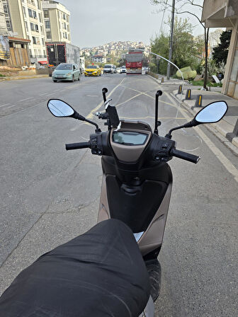 MOTOCAM Piaggio Medley S 150 Ön Cam 2021-2025 Model 56cm Şeffaf Renkli Elcikli APARATSIZ GÖNDERİLİR