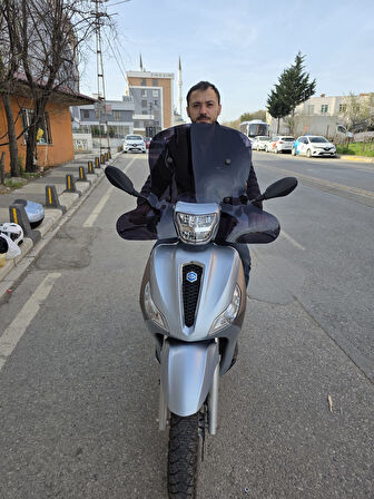 MOTOCAM Piaggio Medley S 150 Ön Cam 2021-2025 Model 56cm  Siyah Renkli Elcikli APARATSIZ GÖNDERİLİR