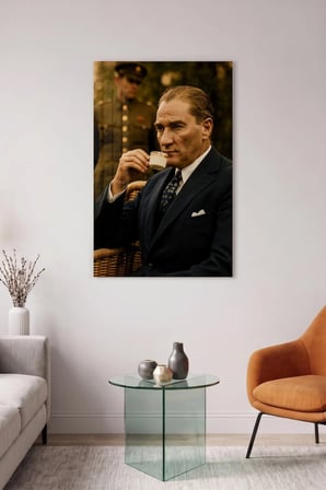 Sinematik Espresso İçen Beyefendi Cam Duvar Tablosu Cam Tablo Salon Ofis Duvar Dekoru